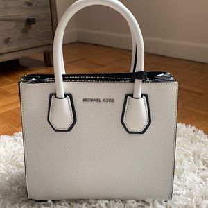 White Michael Kors crossbody